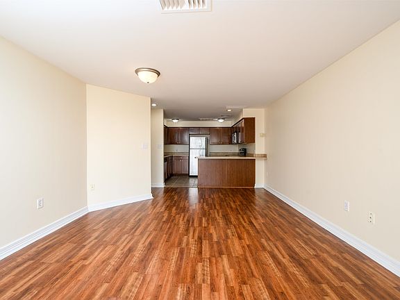 5th image of 655 Riverside Dr APT 606A