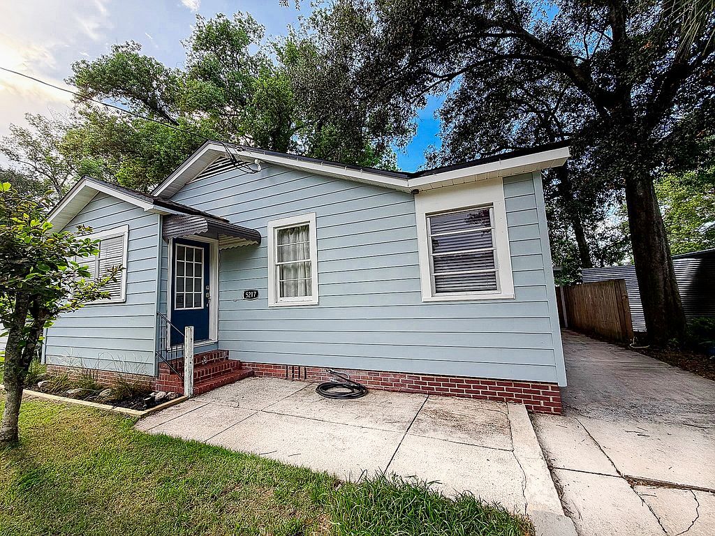 5217 Sunderland Rd - Property Image