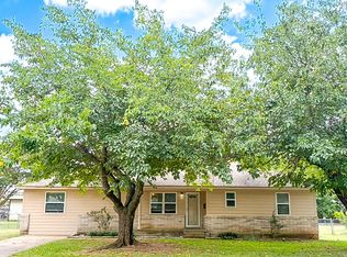 804 N Main St, West, TX 76691