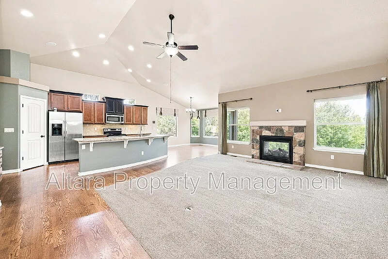 4 bed, 3.0 bath, 2980 sqft, $2,875 — Photo 2