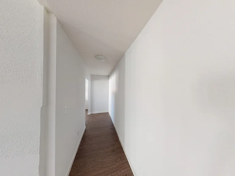 Alex Court Apartments — Photo 12