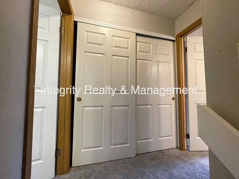 2626 E Nichols Cir — Photo 5