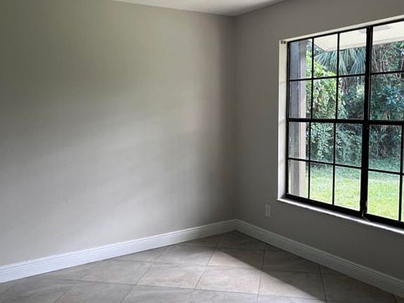 4th image of 8760 Lyndall Ln