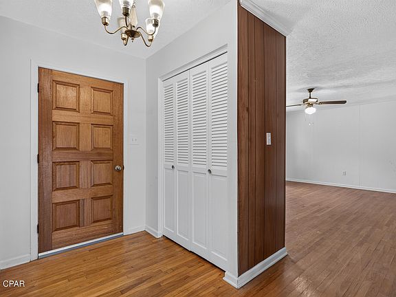 4th image of 760 Brown St
