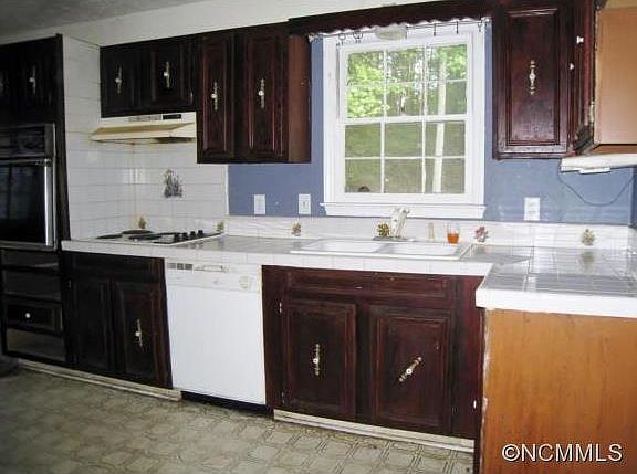 5th image of 199 Columbia Cir