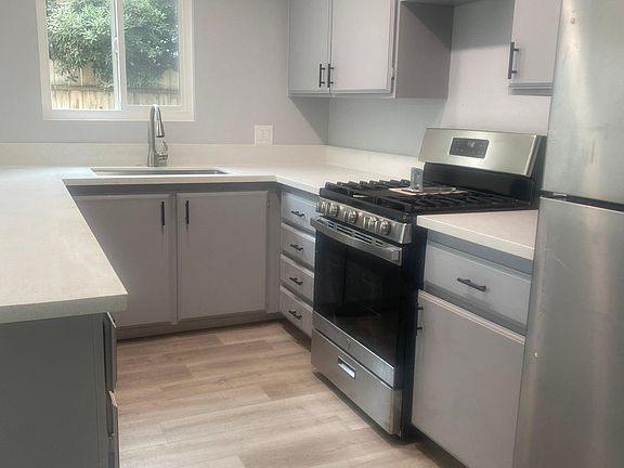 3rd image of 834 Coronado Ave #1