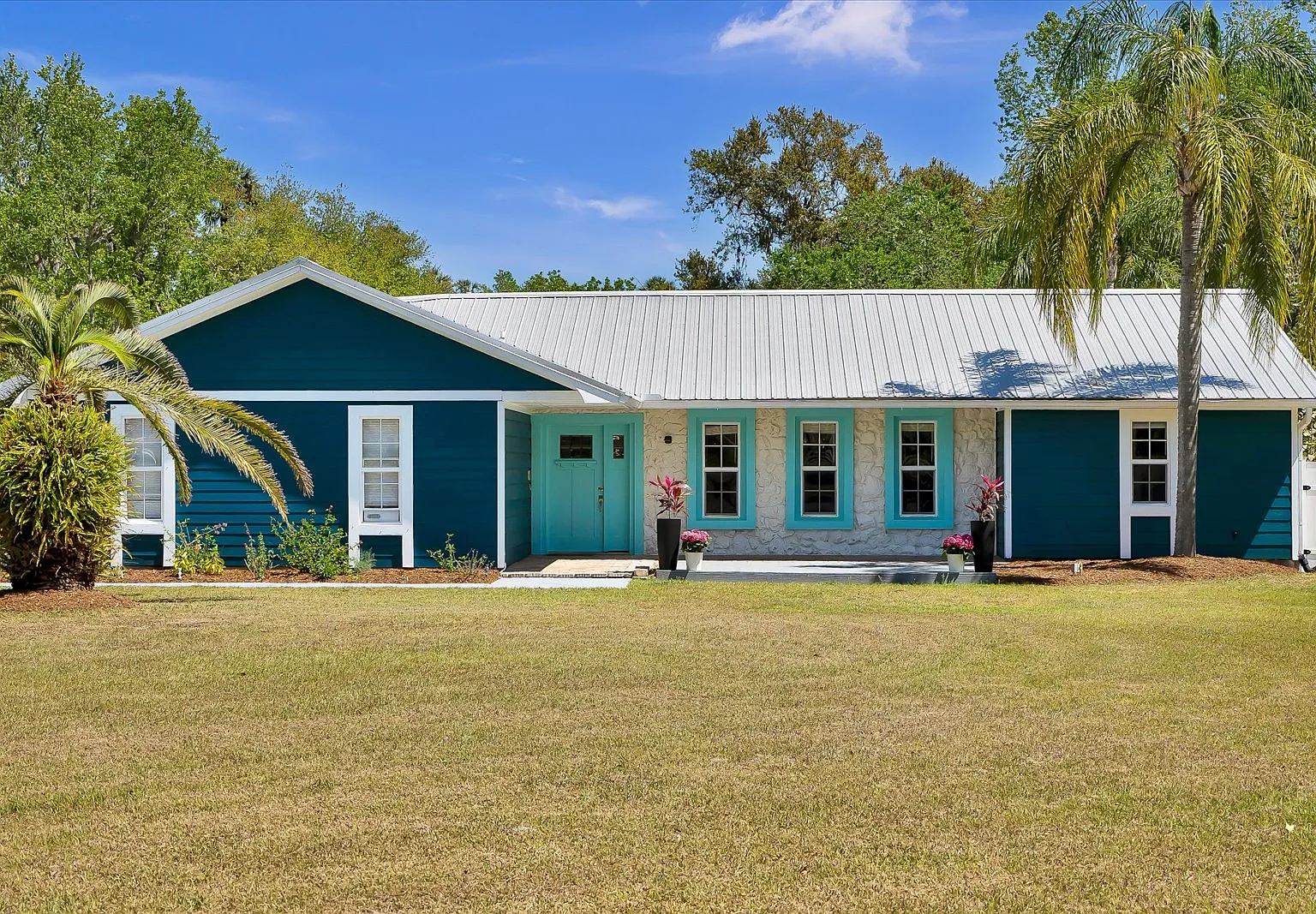 245 Country Circle Dr E — Photo 1