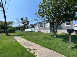 19 Albert Rd, Amityville, NY 11701