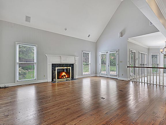 4th image of 208 Hampton Ct