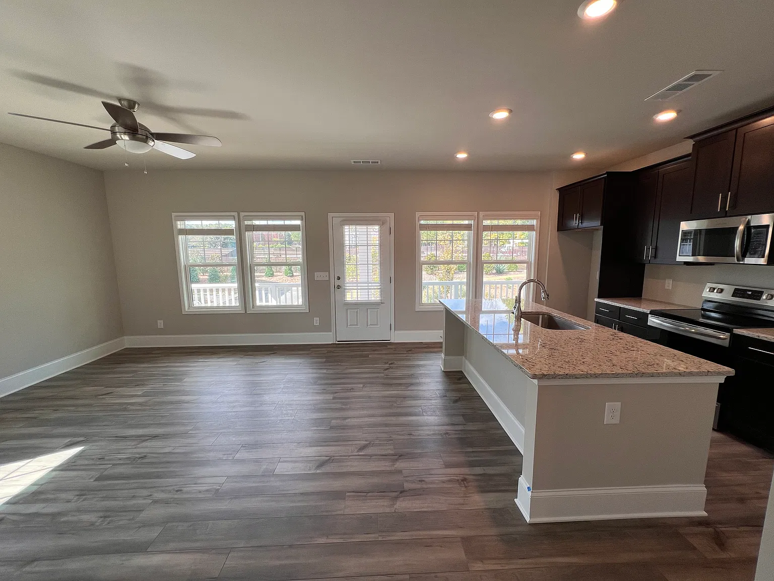 3 bed, 2000 sqft, $2,800 — Photo 3