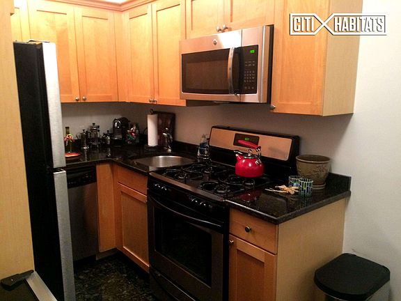 3rd image of 95 Christopher St APT 14B