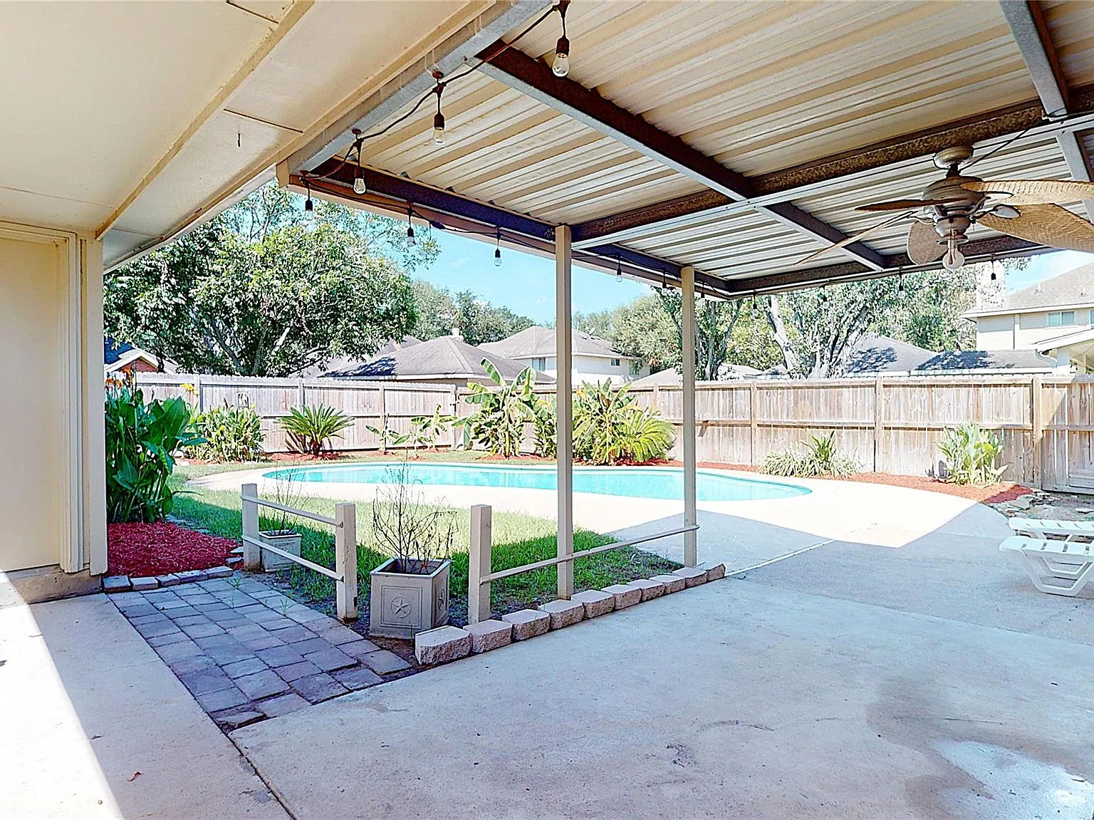 4 bed, 2.5 bath, 2950 sqft, $2,900 — Photo 4