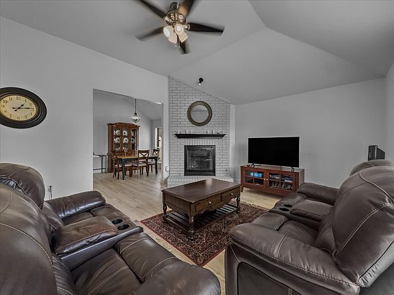 3rd image of 1315 Silver Maple Dr