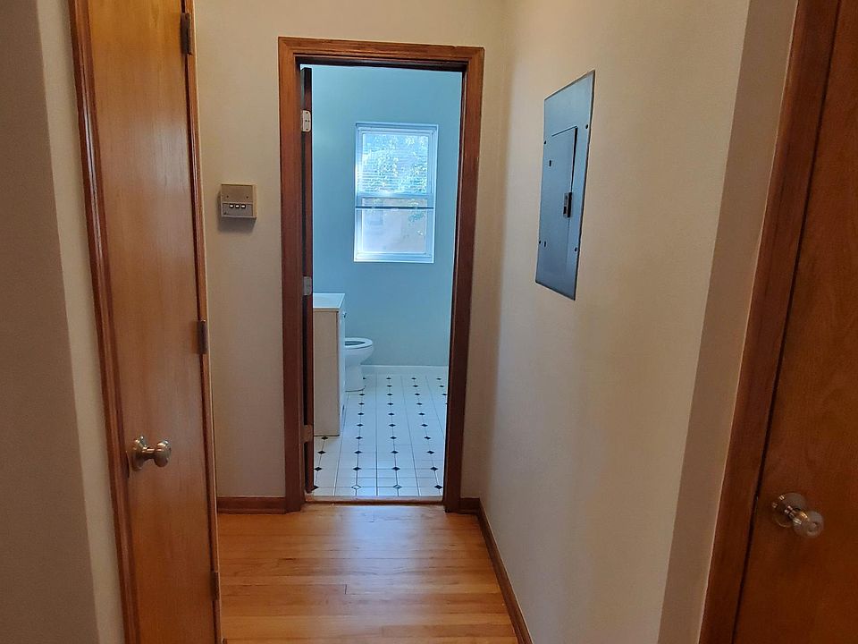 2nd image of 1901 W Lunt Ave #2E