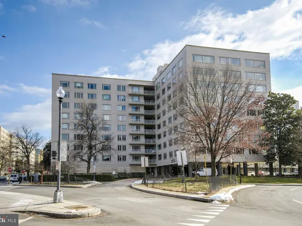 2475 Virginia Ave NW #814, Washington, DC 20037
