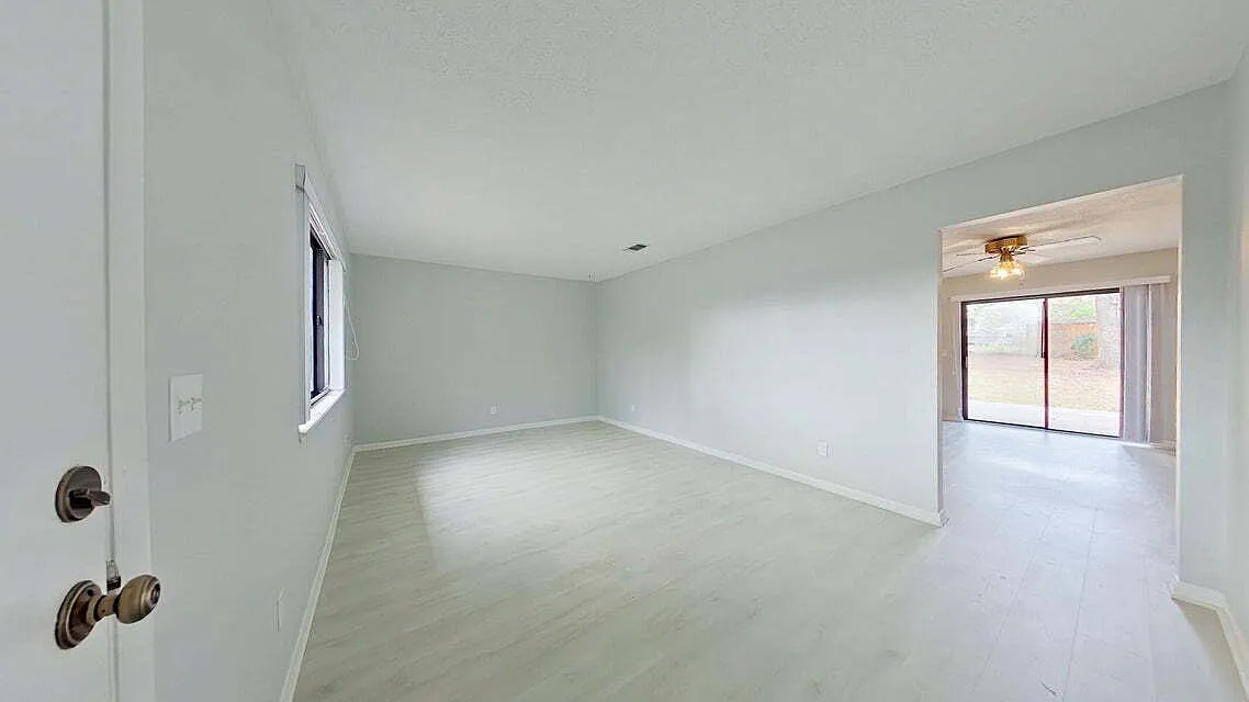3 bed, 2.0 bath, 1256 sqft, $1,950 — Photo 3