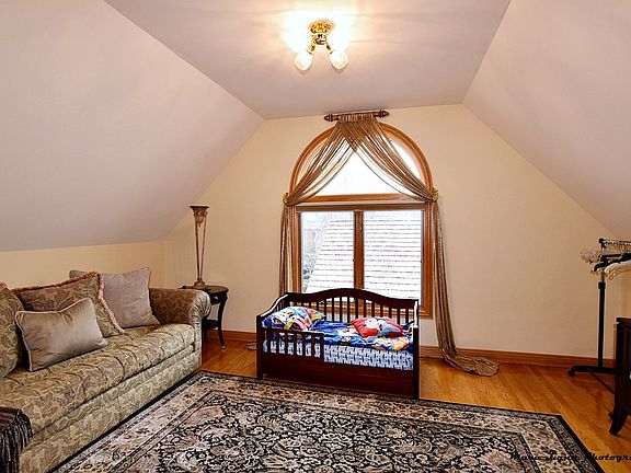 5th image of 1568 Far Hills Dr