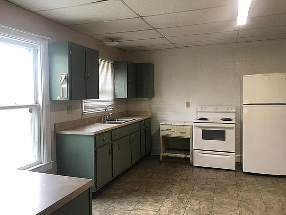 3rd image of 15 S Main St #2