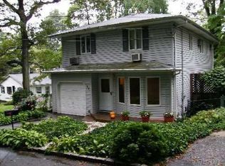 24 Clay St, Huntington Station, NY 11746