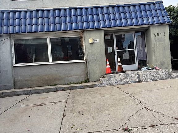 2nd image of 4917 Melrose Ave
