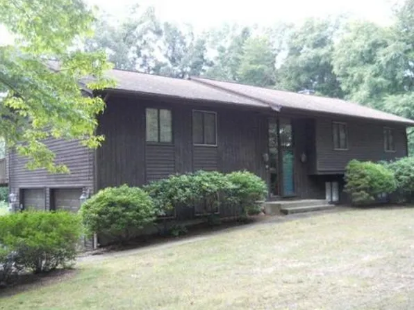 74 Woodcliff Dr, Westfield, MA 01085