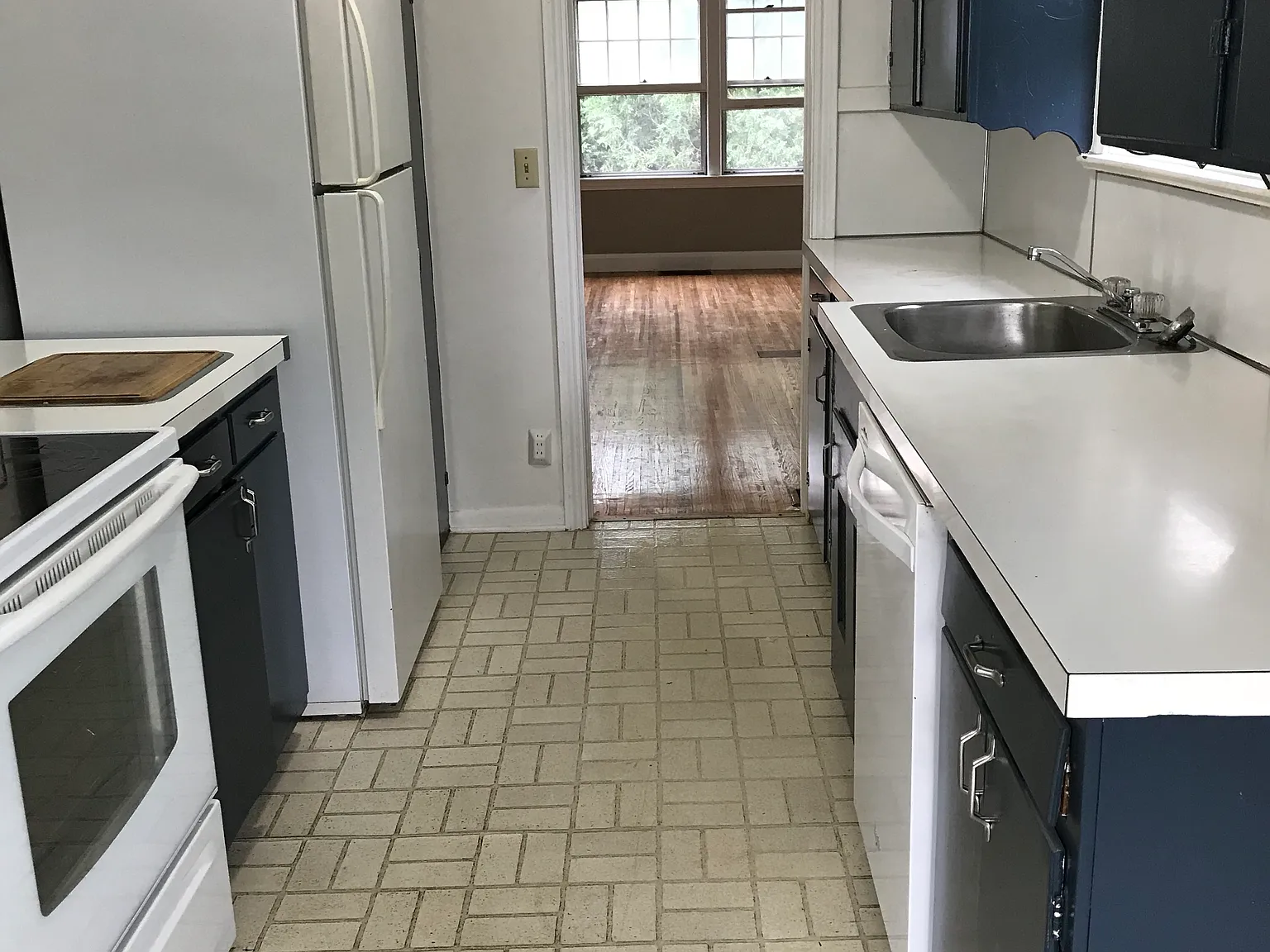 3 bed, 1.5 bath, 1300 sqft, $2,250 — Photo 4