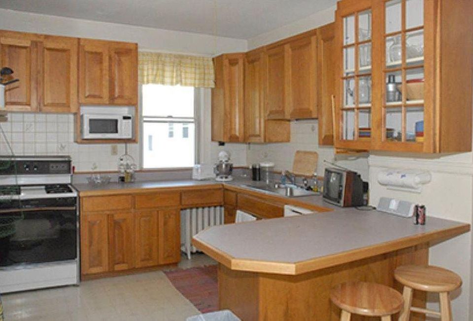1st image of 374 Morris St Floor 2