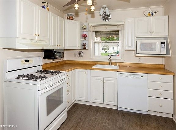 3rd image of 1027 Westshire Dr