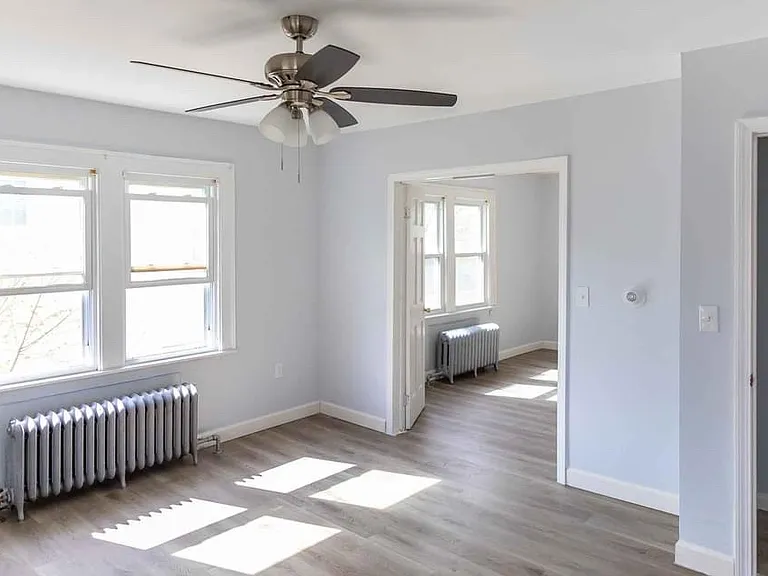 102 Thomas St — Photo 4