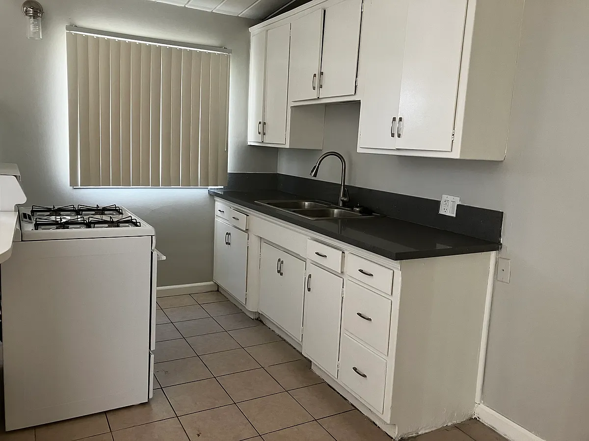 Building Photo - 1214 Boynton St #15