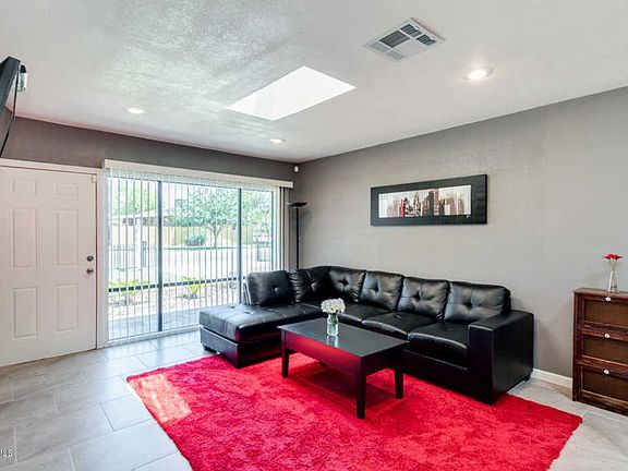 5th image of 807 W Clarendon Ave