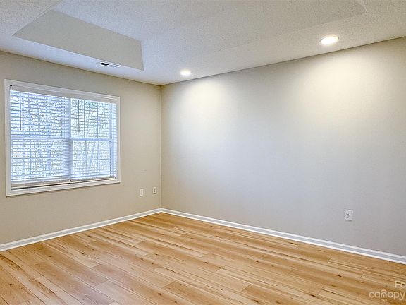 4th image of 2358 Eagle Glen Ct
