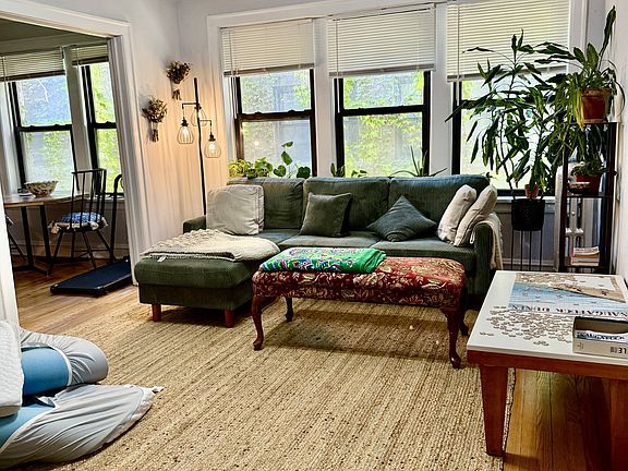 5th image of 3157 N Hudson Ave