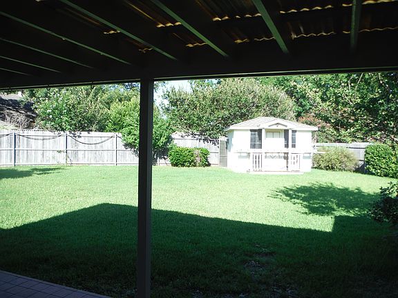 2nd image of 1208 Clubhouse Dr