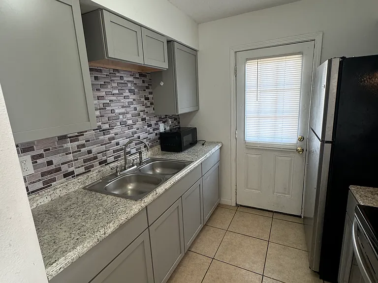 2810 Daniel Dr — Photo 6