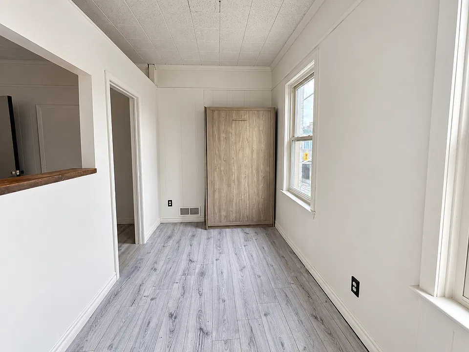 103 John St S #12
