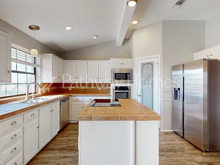 608 Westway Dr — Photo 9