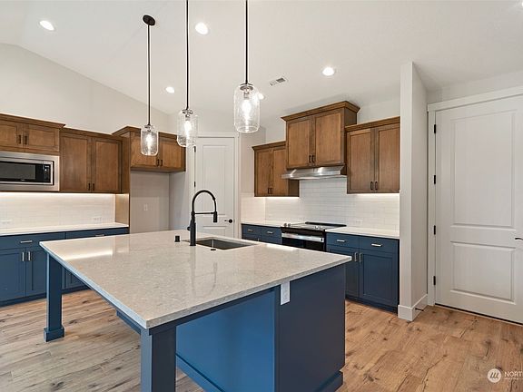 3rd image of 141 Amellia Street