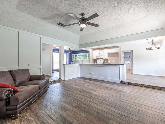 4th image of 912 Monterrey St