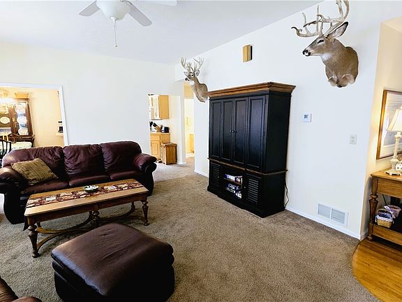 4th image of 527 Valley Manor Ln