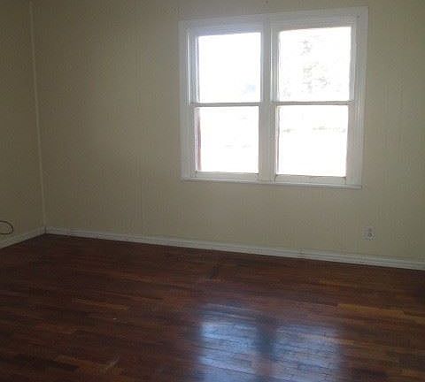 3rd image of 703 N Olive St