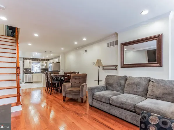 124 Emily St, Philadelphia, PA 19148