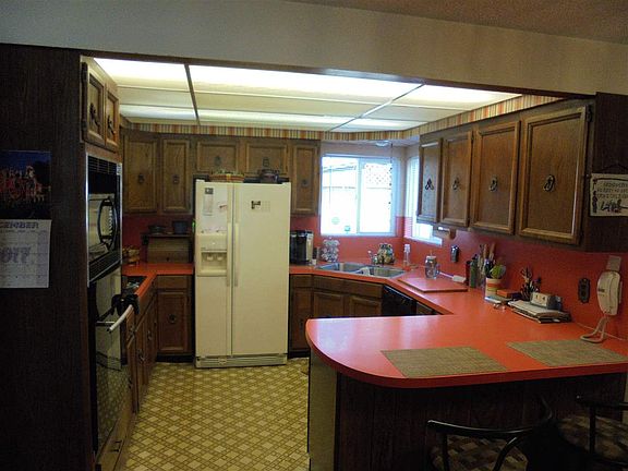 4th image of 132 Coolidge Ave