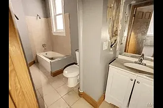 4 bed, 2458 sqft, $2,200 — Photo 3