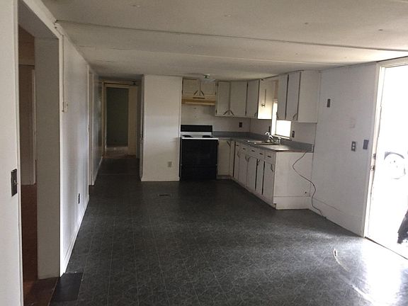 3rd image of 60 Oak Dr