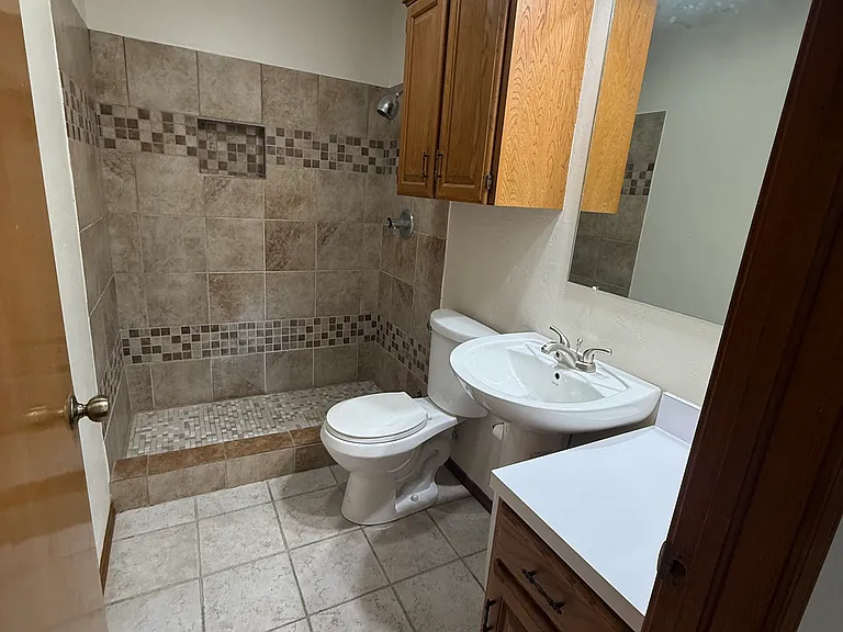 2508 Windsor Rd — Photo 6