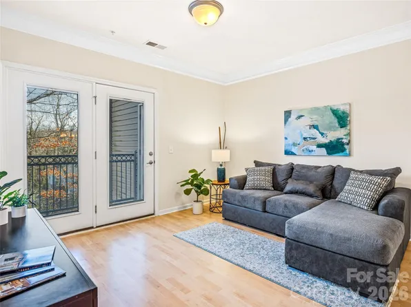 726 Appeldoorn Cir, Asheville, NC 28803