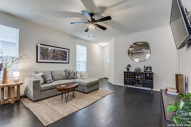 3 bed, 2.0 bath, 1197 sqft, $1,650 — Photo 3