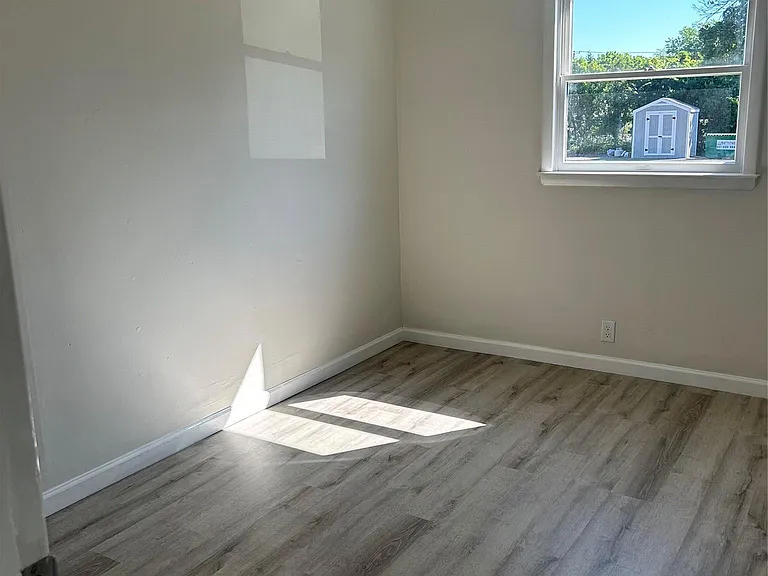 1572 Main Rd — Photo 4