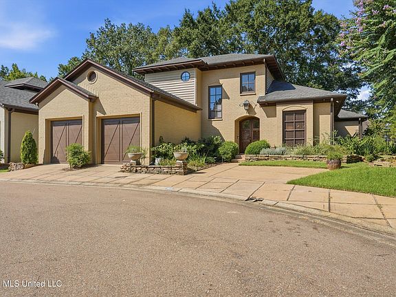 2nd image of 303 Tuscany Ct